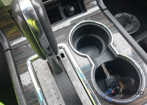 2010 Lincoln Navigator z USA, uszkodzony, nr VIN 5LMJJ2J55AEJ06853